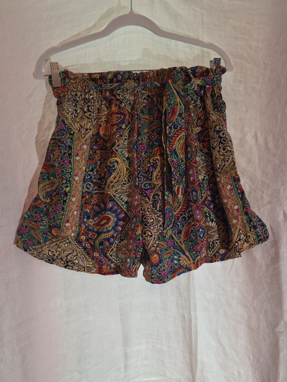 Bohemian Paisley Print Women's Shorts - Multicolor